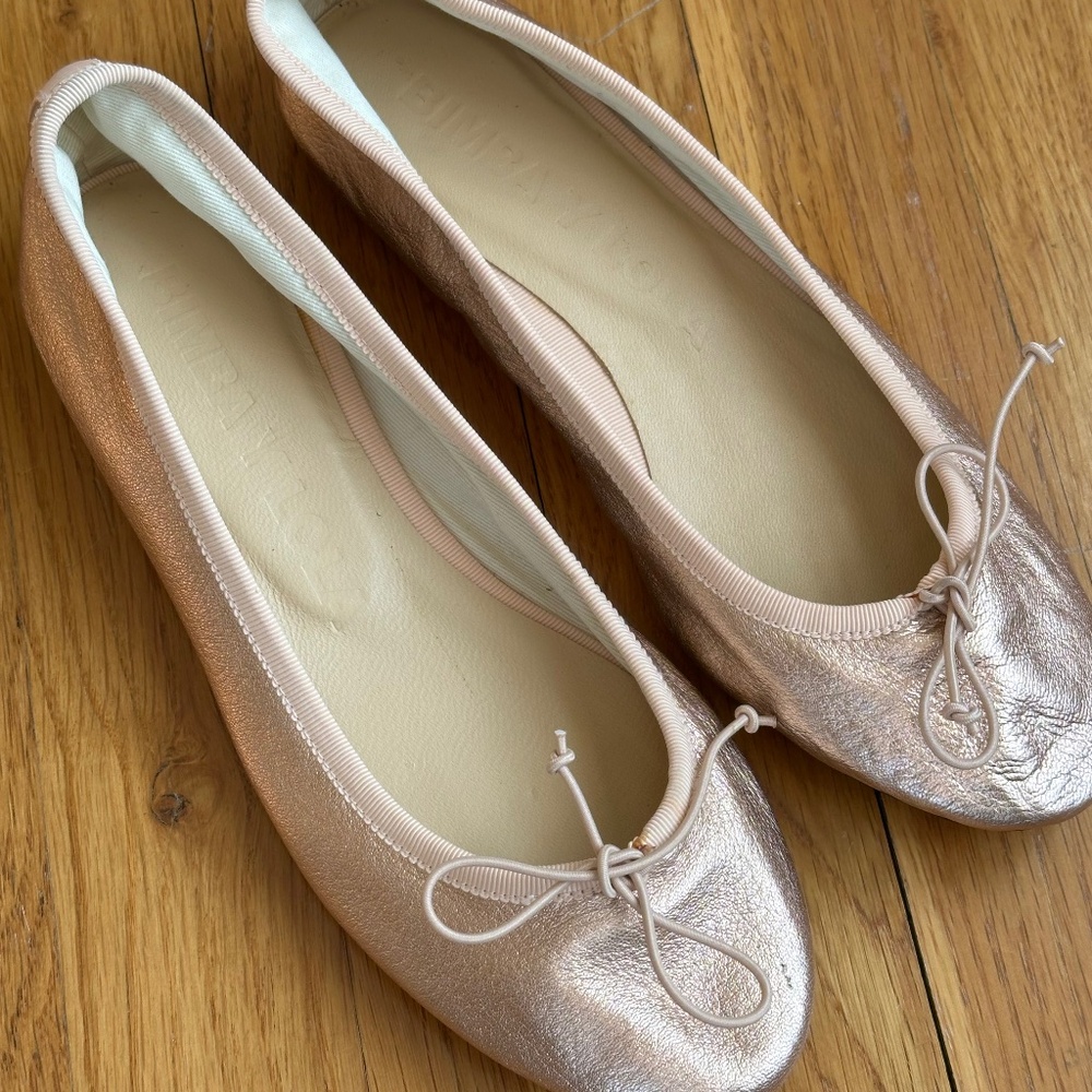 Pretty metallic flats from Bimba y Lola